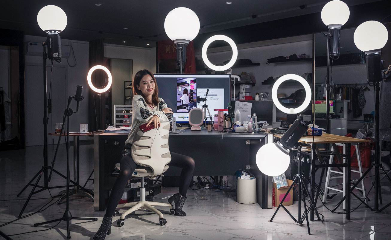 ���³�����ֱ�������г�